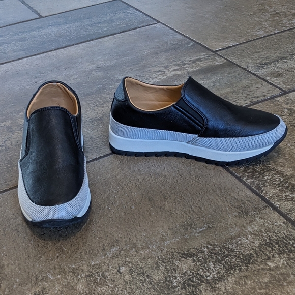 CHI Faux Leather Slip On Chunky Sole Shoes Size 35 Black - Picture 7 of 12